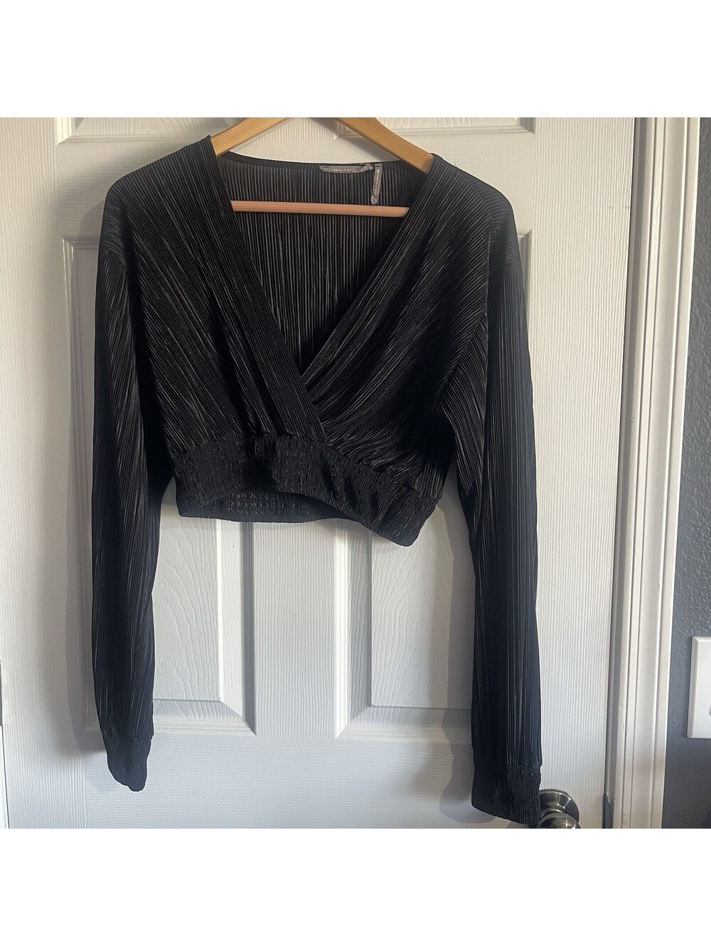 Urban Outfitters Top M Black Plisse Pleated Long Sleeve Surplice Cropped Blouse